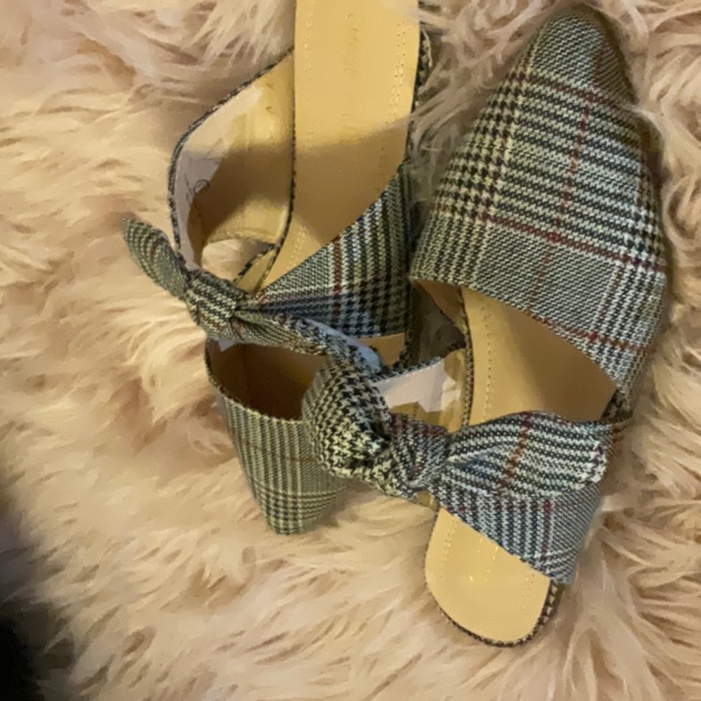 These Chase And Chloe Flats Include A Pointed End… - image 3